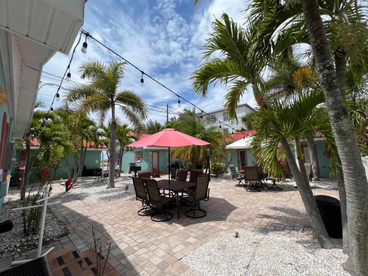 Hotel Blue Waters Treasure Island Exterior foto