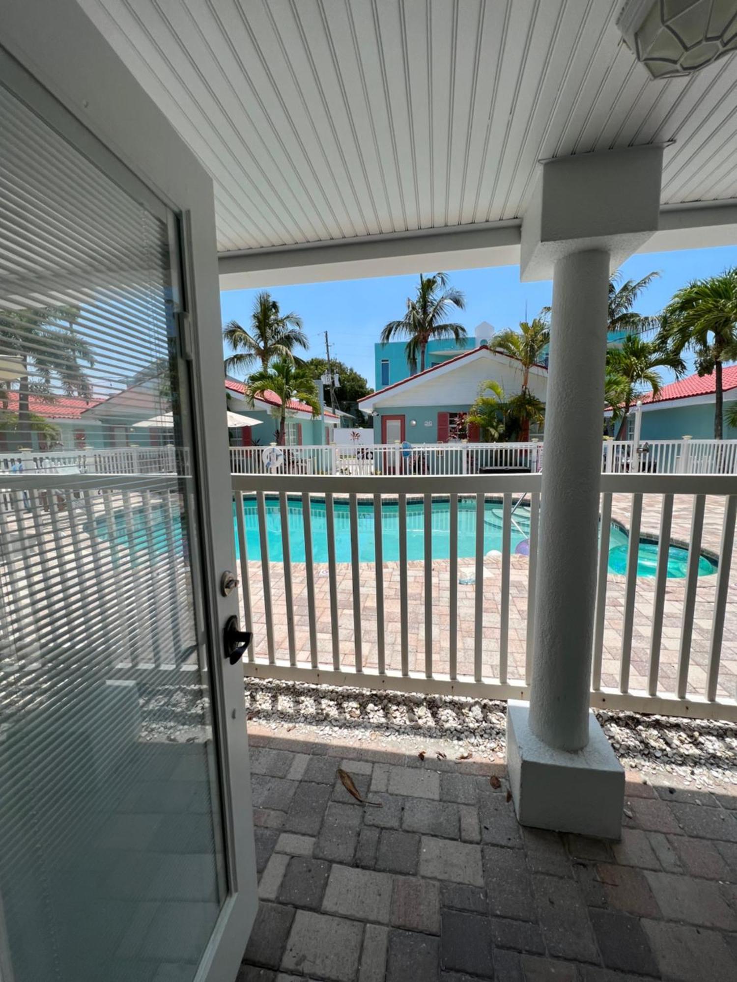 Hotel Blue Waters Treasure Island Exterior foto